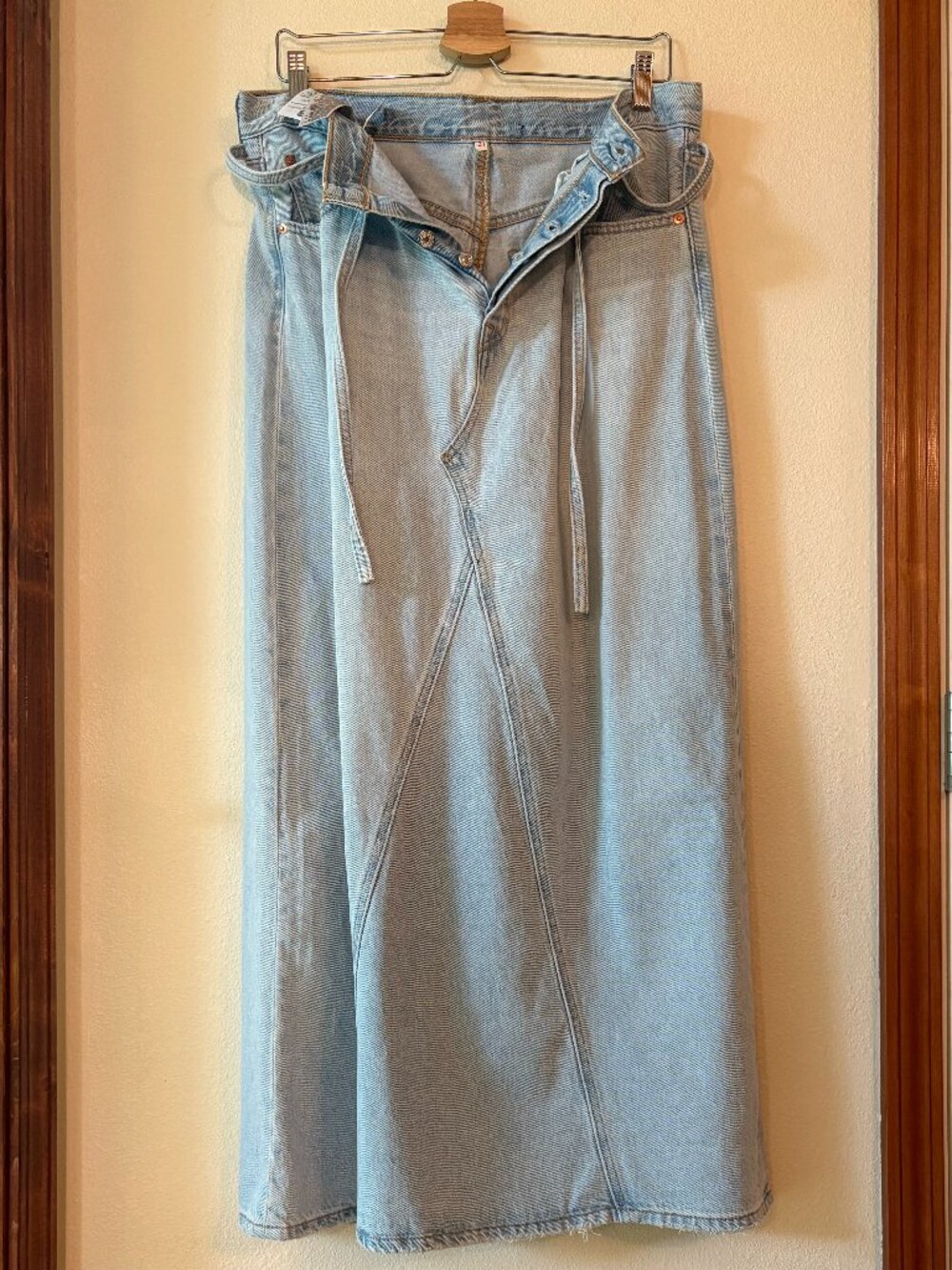 EUC Levi's Iconic Long Denim Maxi Skirt Light Wash A-Line Pockets Sz 16 Western - Picture 2 of 9